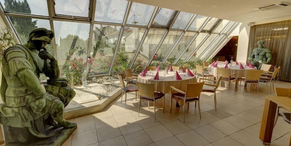 Hotel Atrium Arles Centre Buitenkant foto